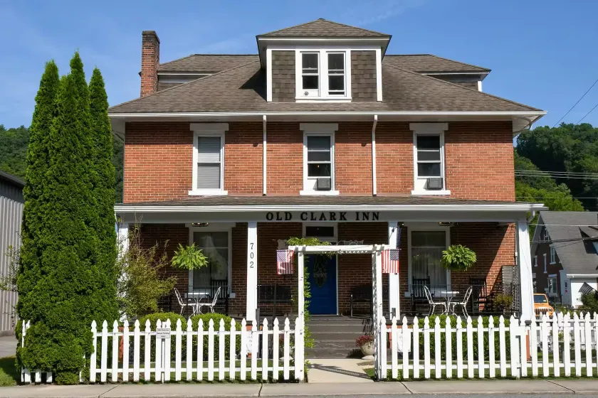 Old Clark Inn - Image 1