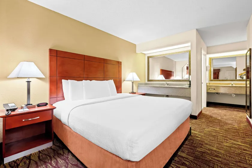 Best Western Inn - Image 1