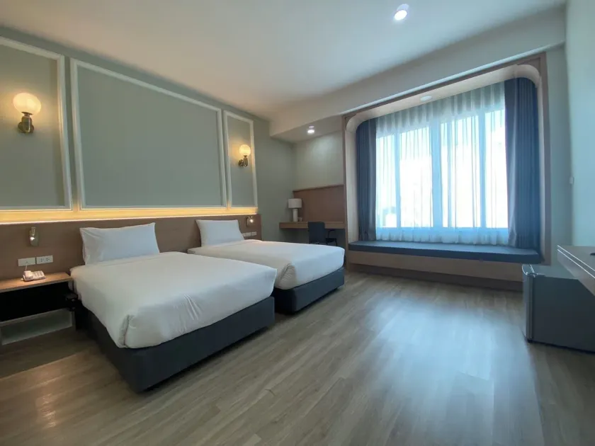 Mayflower Grande Suite Hotel  - Image 1