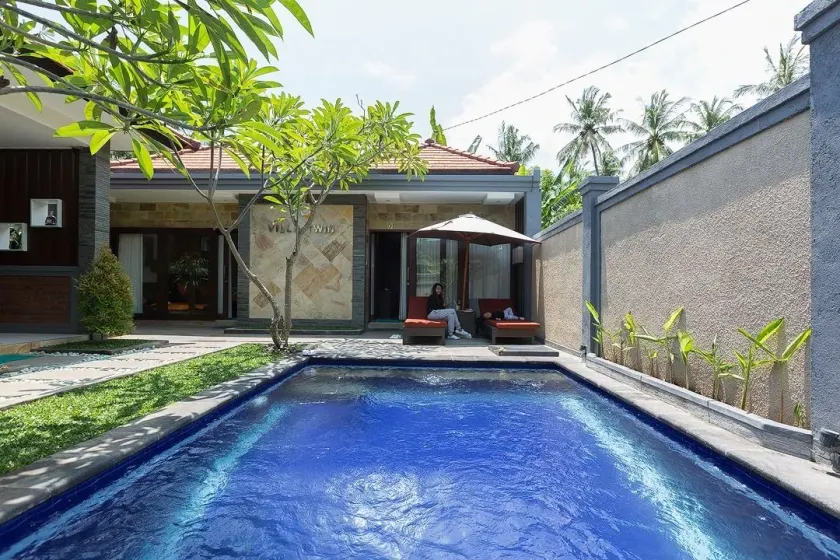 Villa Twin Lovina - Image 1
