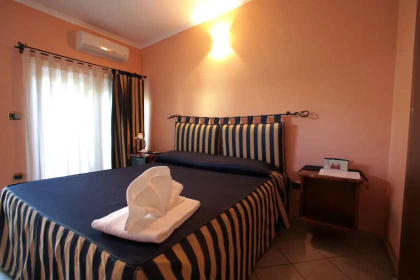 Airport Hotel - Image 1