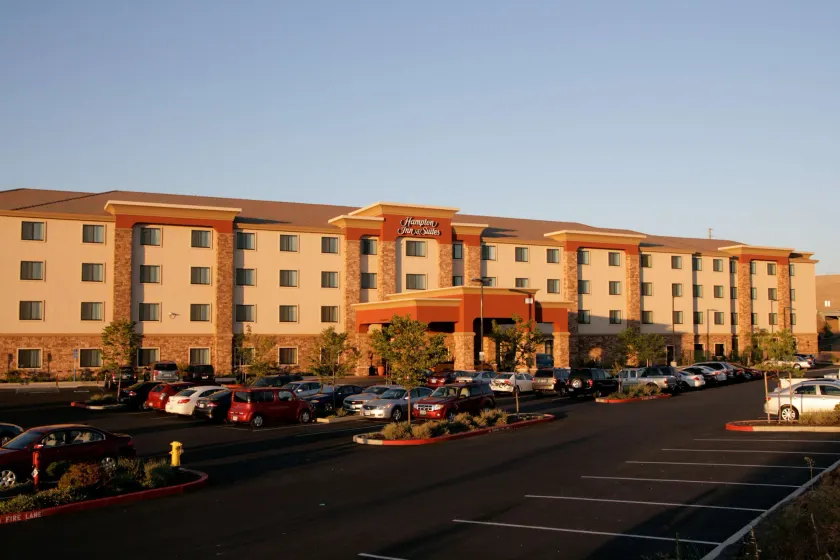 Hampton Inn & Suites Folsom - Image 1