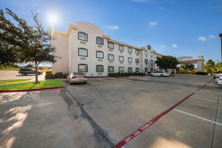 Motel 6-Decatur, TX - Image 1