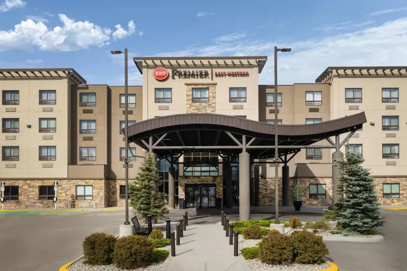 Best Western Premier Freeport Inn Calgary Airport - Image 1