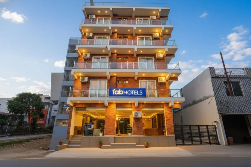 FabHotel Unique Stay - Max Super Speciality Hospital, Sector 128 - Image 1