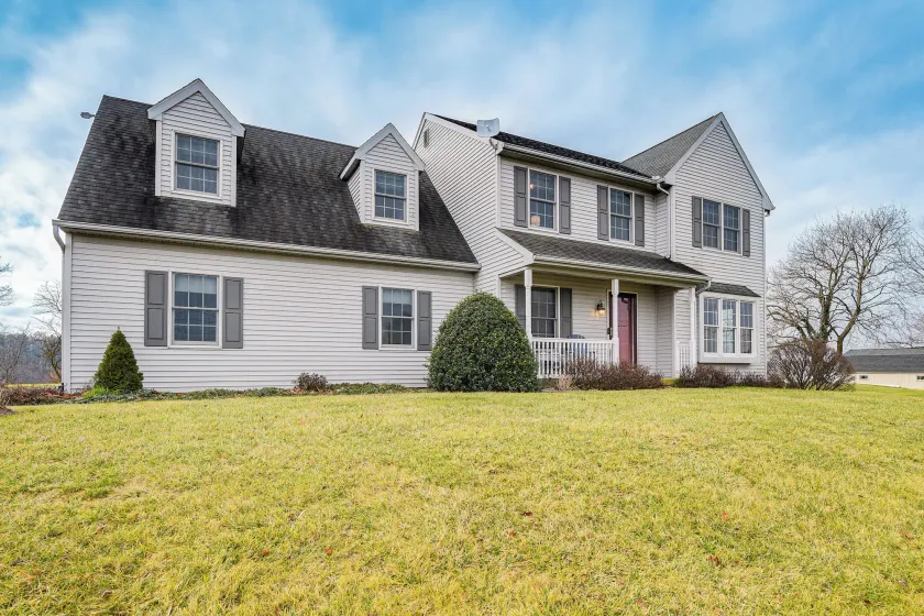 4 Mi to the Amish Village: Spacious Home w/ Deck! - Image 1