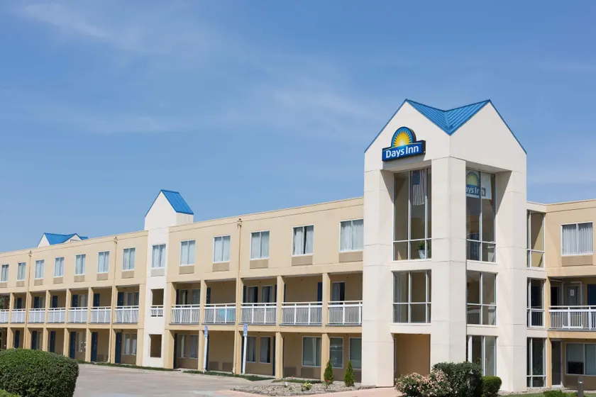 Days Inn by Wyndham West Des Moines - Clive - Image 1