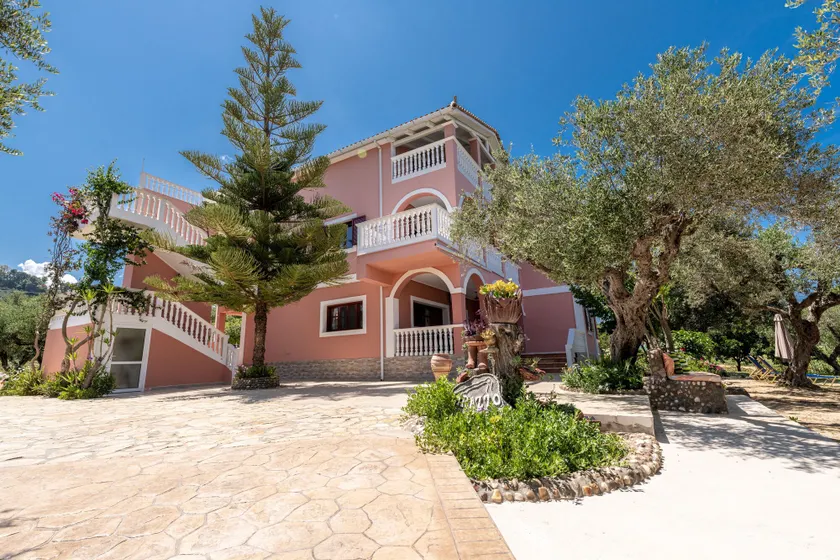 Arazzo Apartments - Image 1