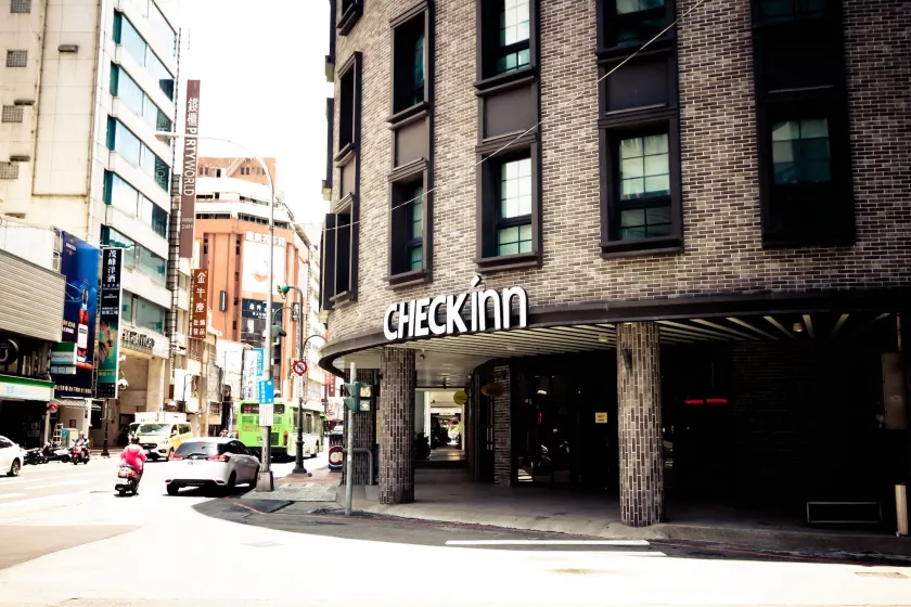 CHECK inn Taichung Ziyou - Image 1