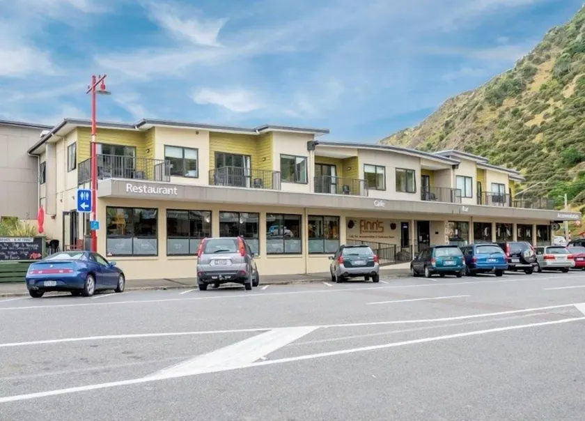 Finns Paekakariki - Image 1