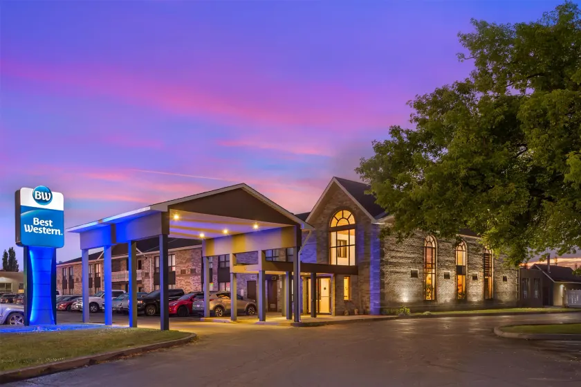 Best Western Smiths Falls Hotel - Image 1