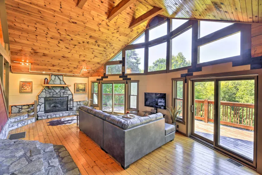 Family Cabin w/ Fire Pit, 9 Mi to Sugar Mtn Slopes - Image 1