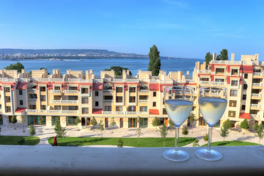 Waterfront Sea Star 2 bedroom Apartment - Image 1