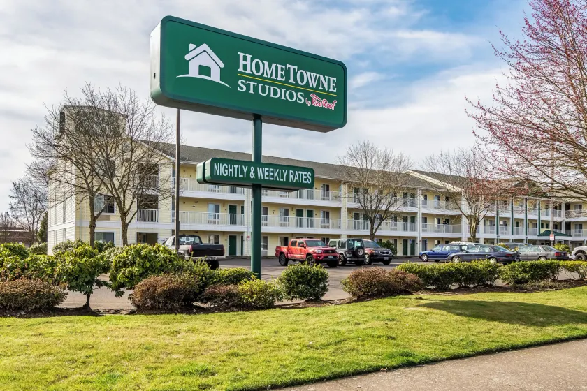 HomeTowne Studios by Red Roof Eugene - Springfield - Image 1
