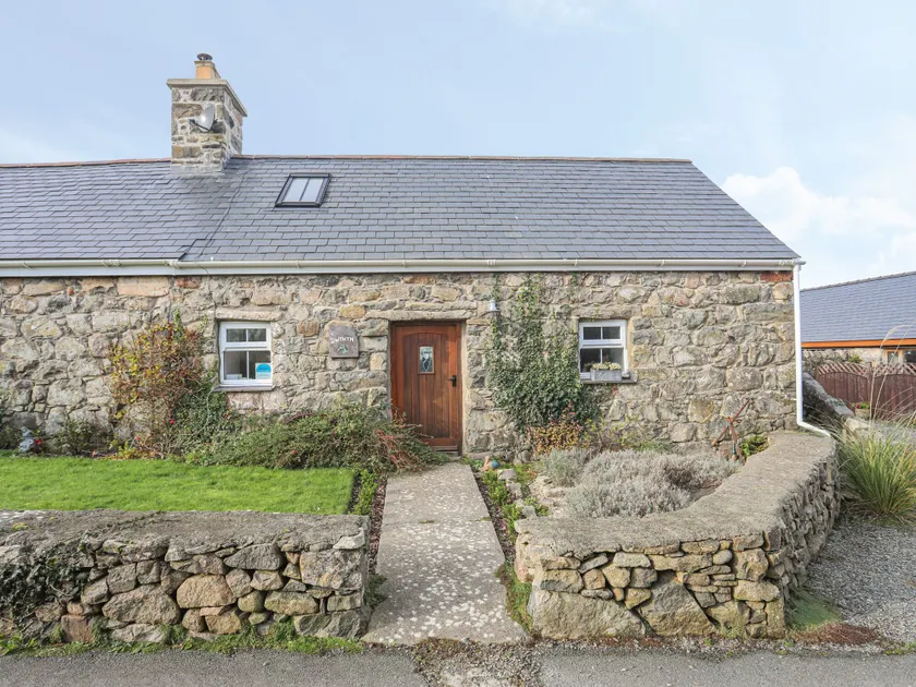 Bwthyn Bach - Image 1