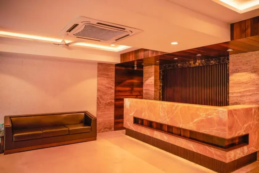 Pravasa hotel Indore - Lobby