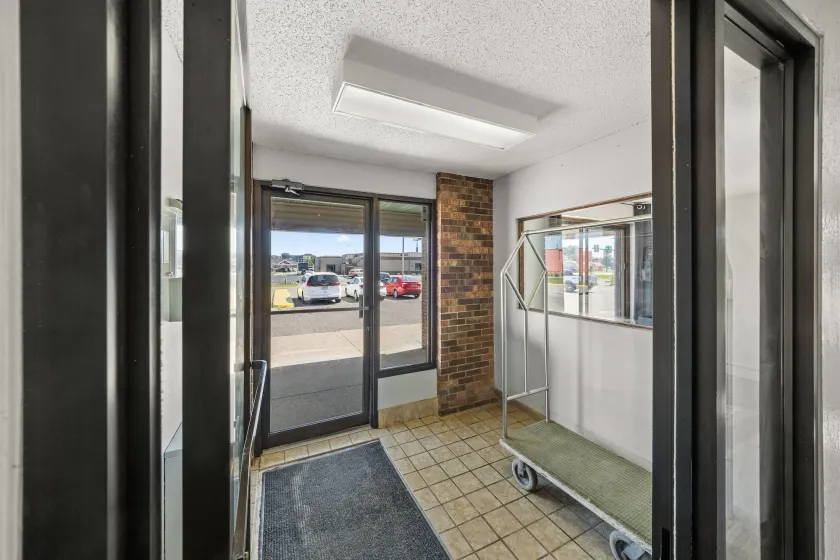 Days Inn by Wyndham Winona - Hall