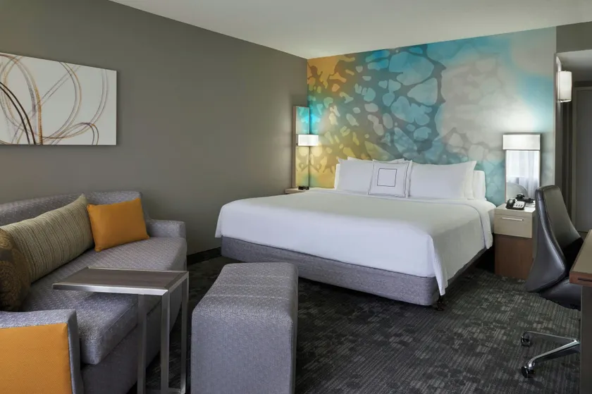 Courtyard by Marriott Toronto Airport - Image 1
