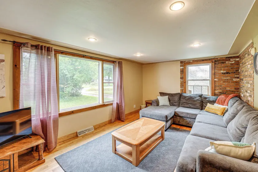 2 Mi to Michigan's Adventure: Family Home w/ Patio - Image 1