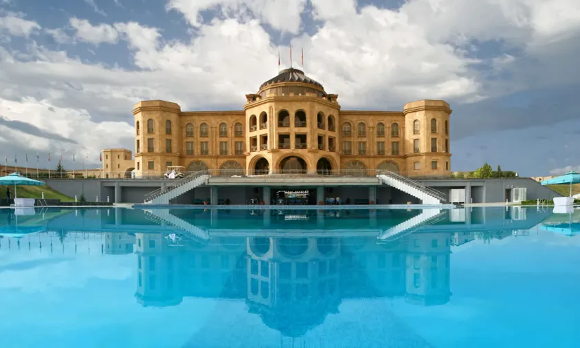 Latar Hotel Yerevan - Image 1