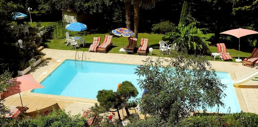 Logis Hôtel Deshors-Foujanet - Image 1