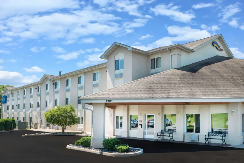 Baymont by Wyndham Rolla - Image 1