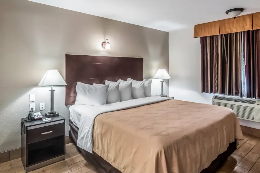 Quality Inn & Suites near Downtown Bakersfield - Image 1