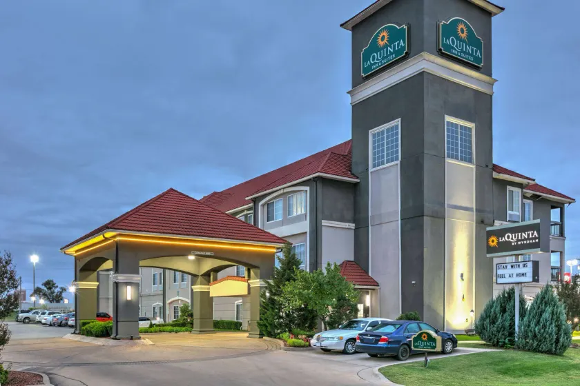 La Quinta by Wyndham Tulsa Airport / Expo Square - Image 1