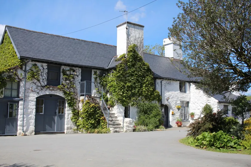 Dolgun Uchaf Historic B&B and Cottages with Boutique Bedrooms In The Heart of Snowdonia - Image 1