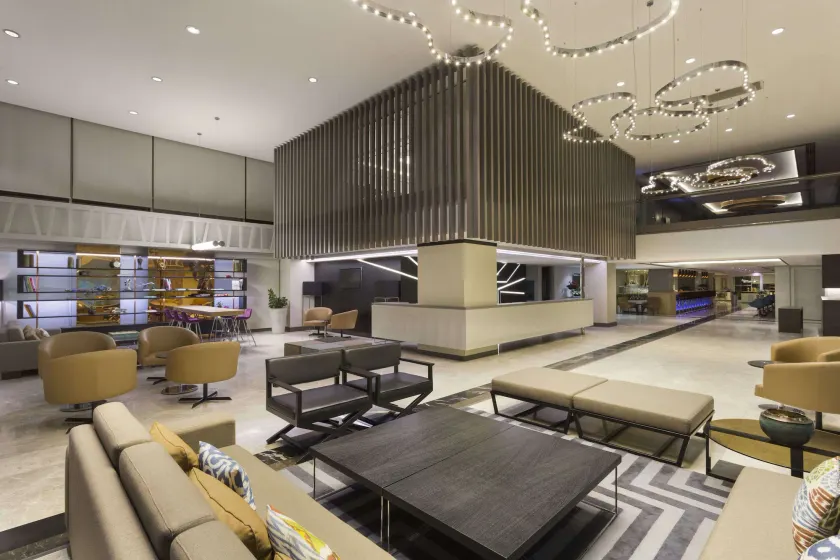 Ramada Hotel & Suites by Wyndham Izmir Kemalpasa - Lobby