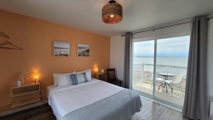 La Plage Motel - Image 1