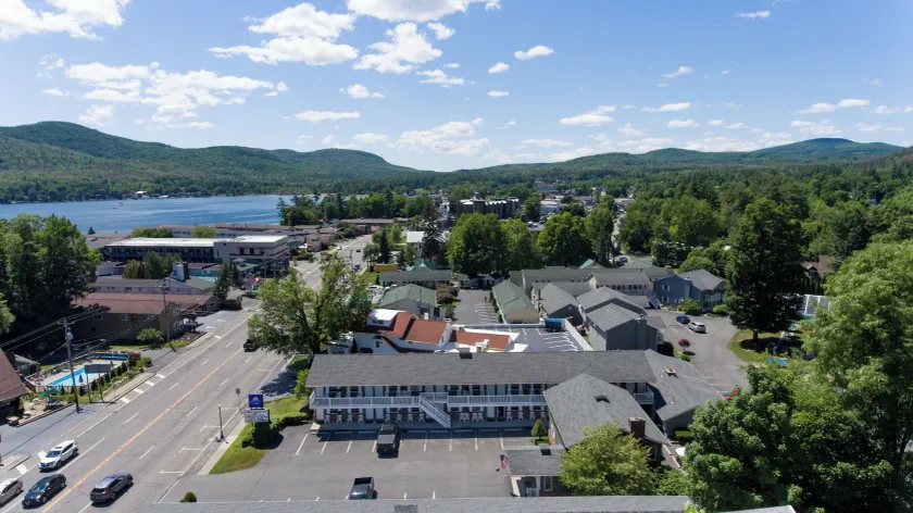 Adirondack Retreat Inn & Suites - Image 1