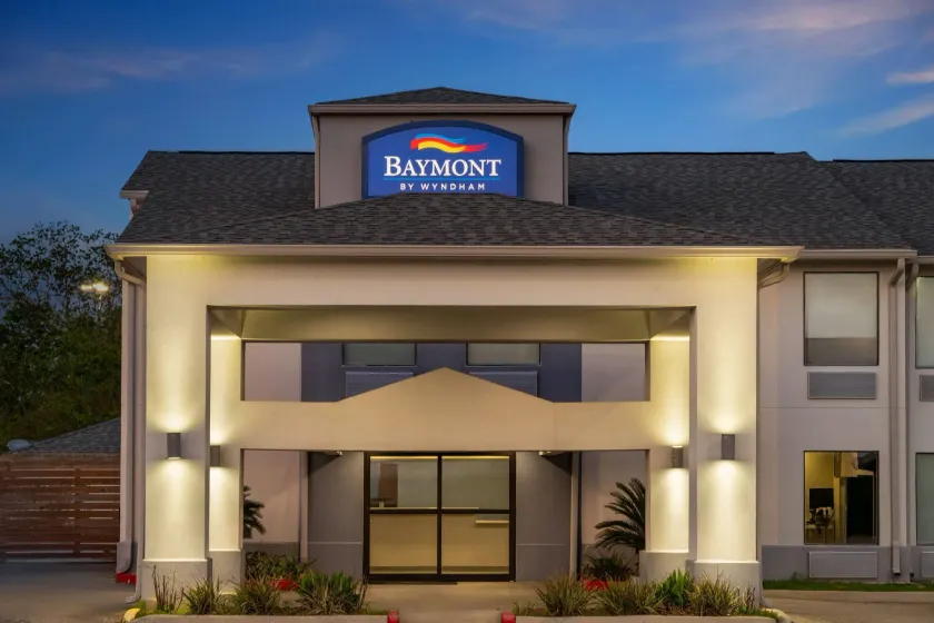 Baymont by Wyndham Iowa Lake Charles - Image 1
