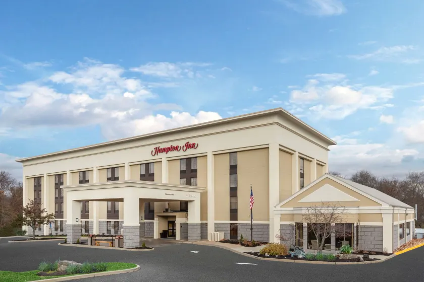 Hampton Inn Groton - Image 1