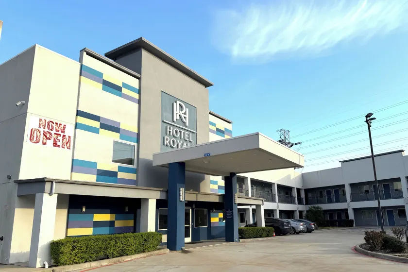 Hotel Royale IAH Airport North Houston I-45 - Image 1