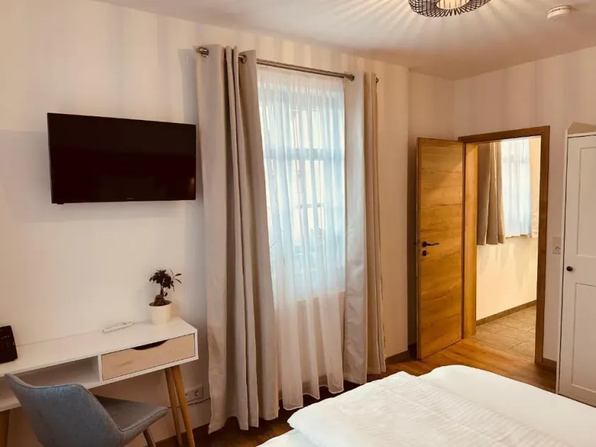 Hotel Gaststätte Weinbrücke - Room
