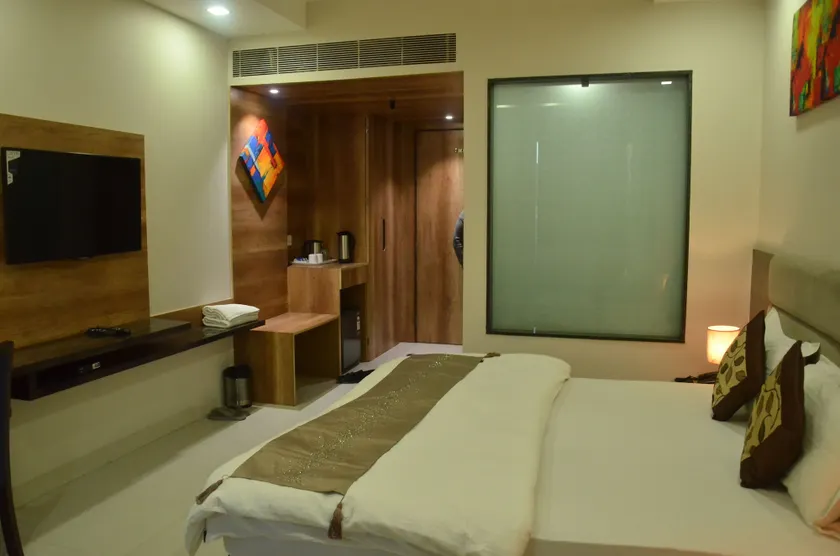 Hotel Sopan Heights - Image 1