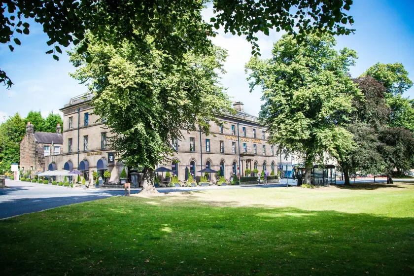 White Hart Hotel & Apartments - Image 1