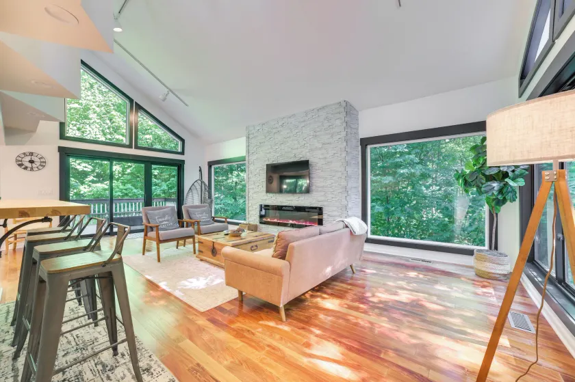 2 Mi to Lake Modern Harbor Springs Home with Grill - Image 1