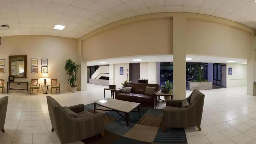 Holiday Inn Express Little Rock-Airport by IHG - Sitteområde i lobbyen
