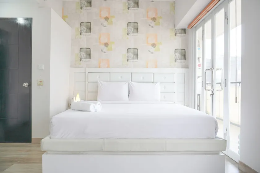 Warm And Comfort Living 1Br At 8Th Ambassade Kuningan Apartment - Image 1