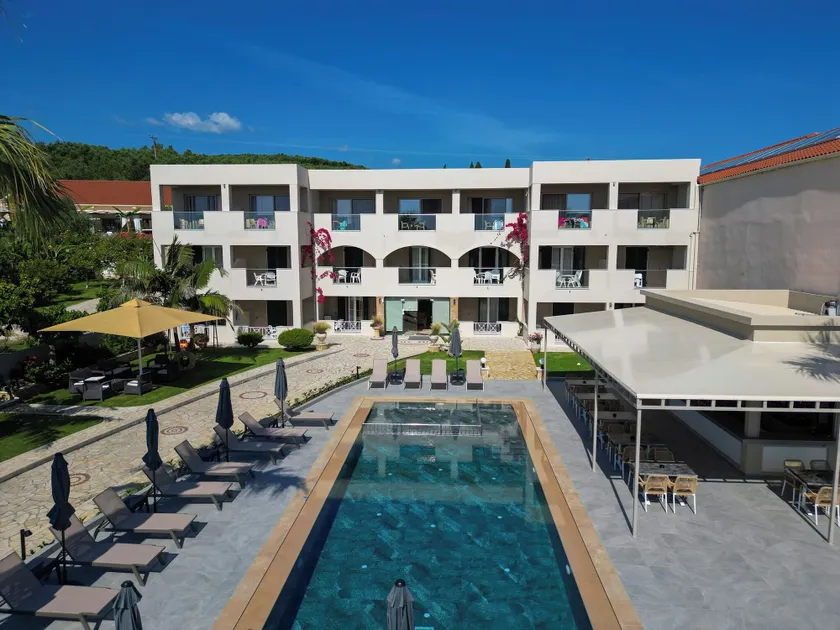 Remezzo Studios & Apartments - Image 1
