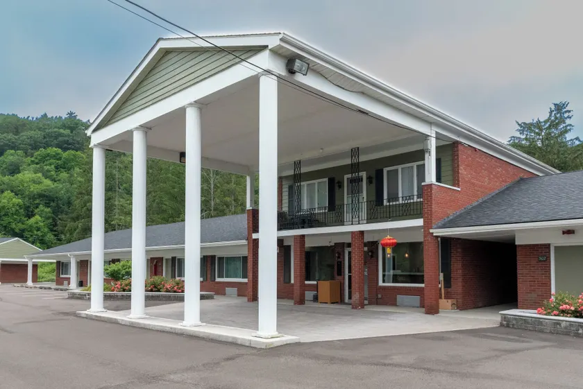 Valley Trail Inn - Image 1