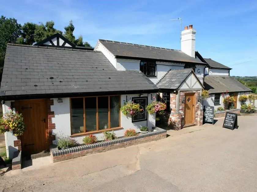 The Oak Inn Staplow - Image 1