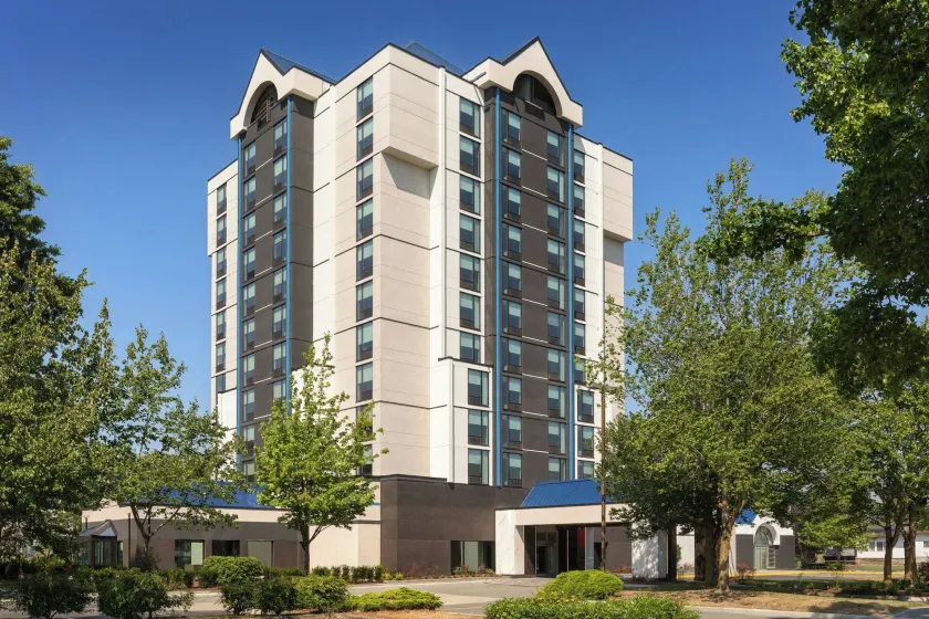 Red Roof Inn PLUS Vancouver Airport - Image 1