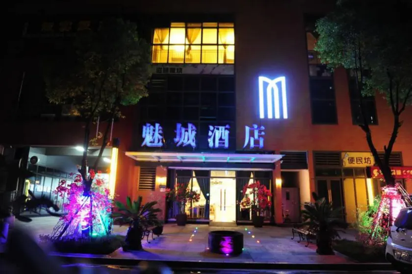Chengdu Charm City Hotel - Image 1