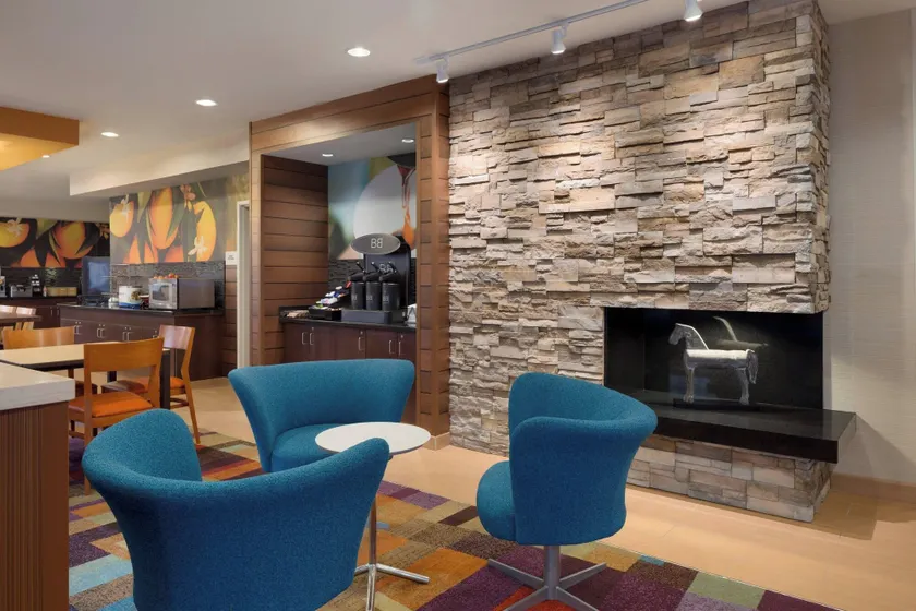 Fairfield Inn & Suites Youngstown Boardman Poland - Image 1