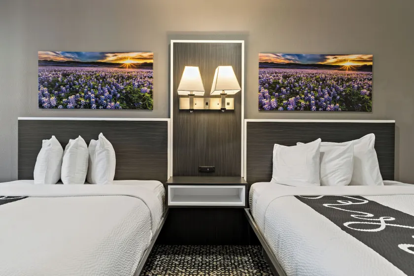 Paris Inn & Suites - Image 1