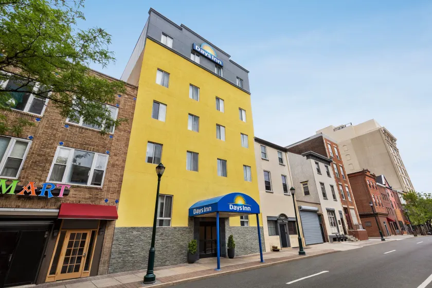 Days Inn by Wyndham Philadelphia Convention Center - Image 1