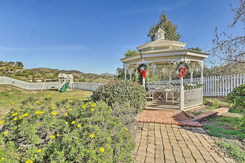 Garden, Gazebo & Fire Pit: Fallbrook Home! - Image 1